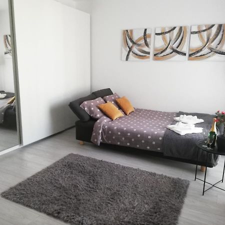 Marlen'S Apartment Bucarest Esterno foto